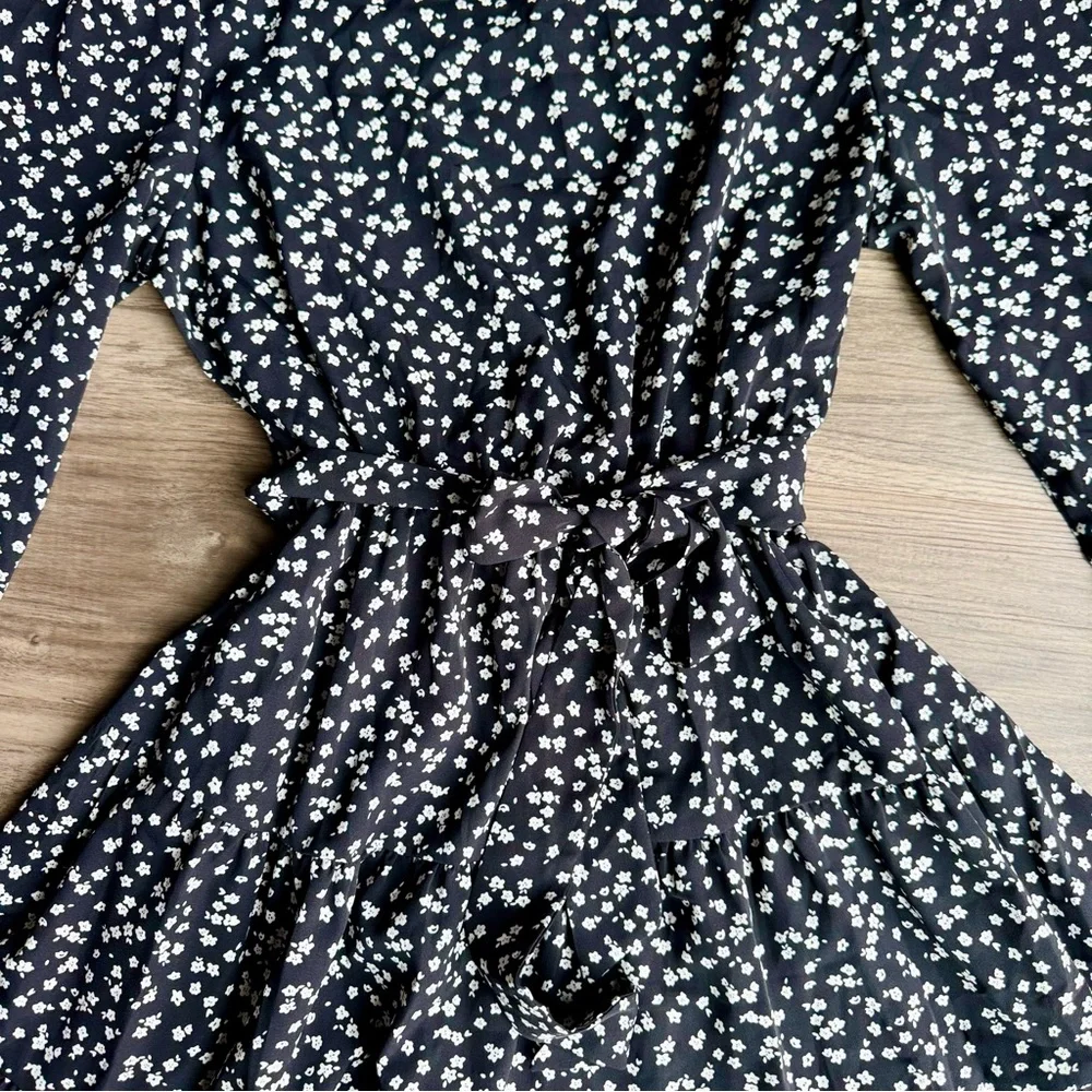 Feminine Floral‎ Long Sleeve Black White Dress Lace Hem Waist Tie Size US 4
